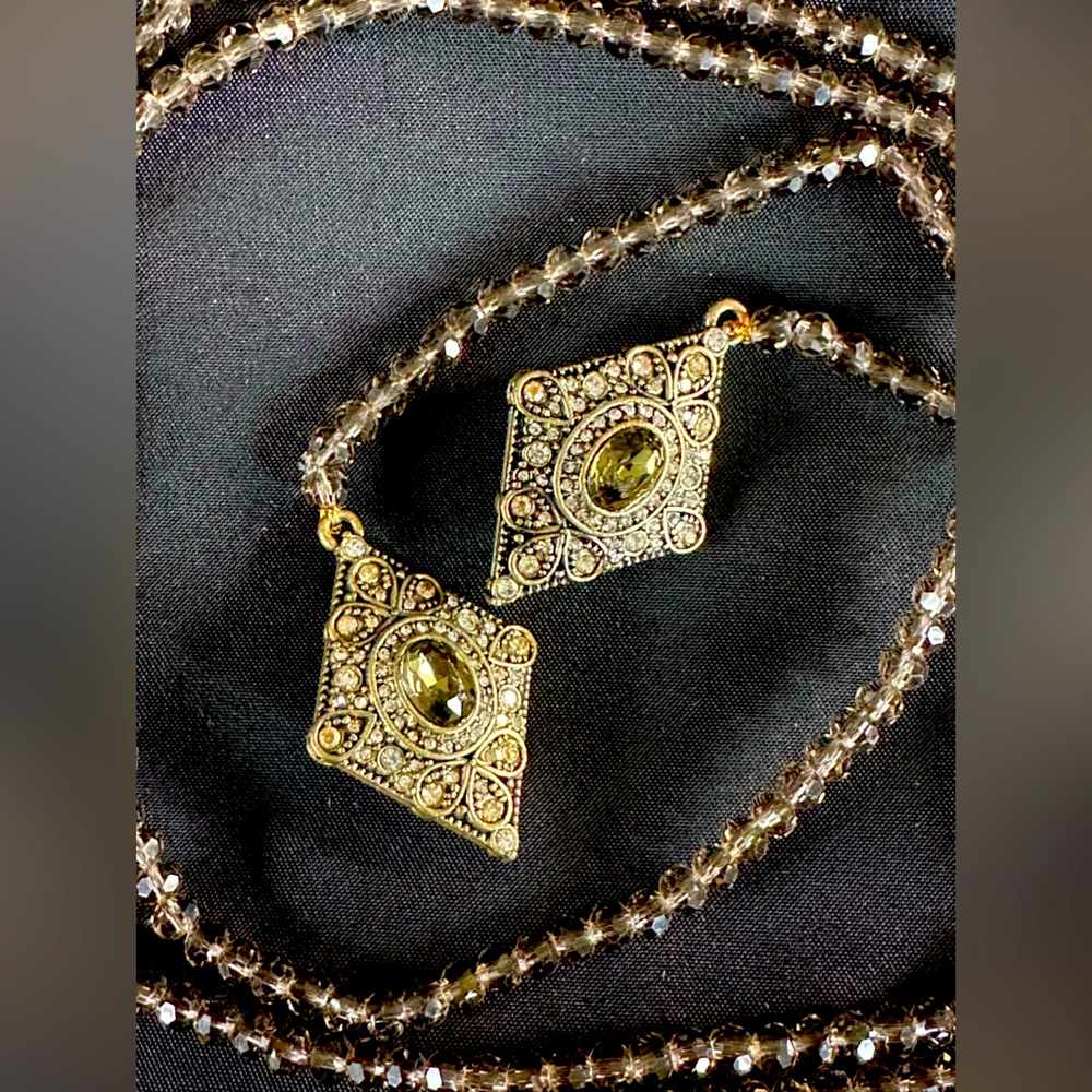 Lovely Heidi Daus Necklace Deco Trilogy Beaded Crystal Lariat Taupe NWOT